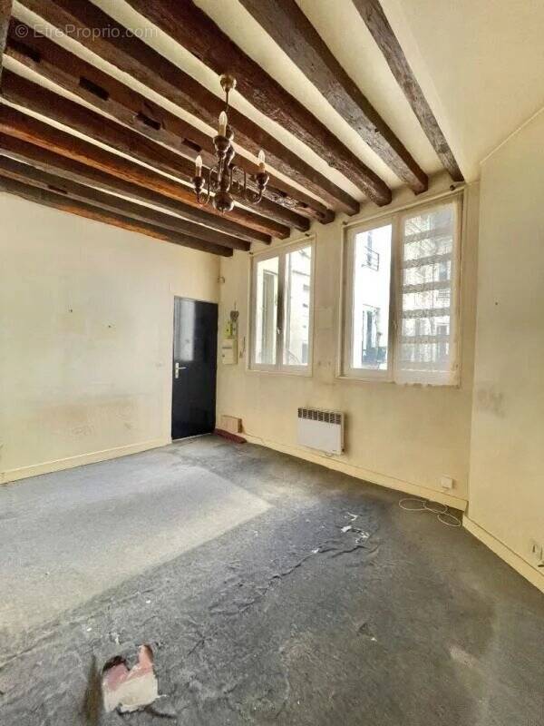 Appartement à PARIS-3E