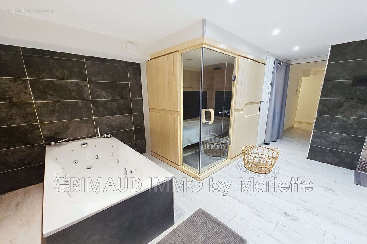 Appartement à GRIMAUD