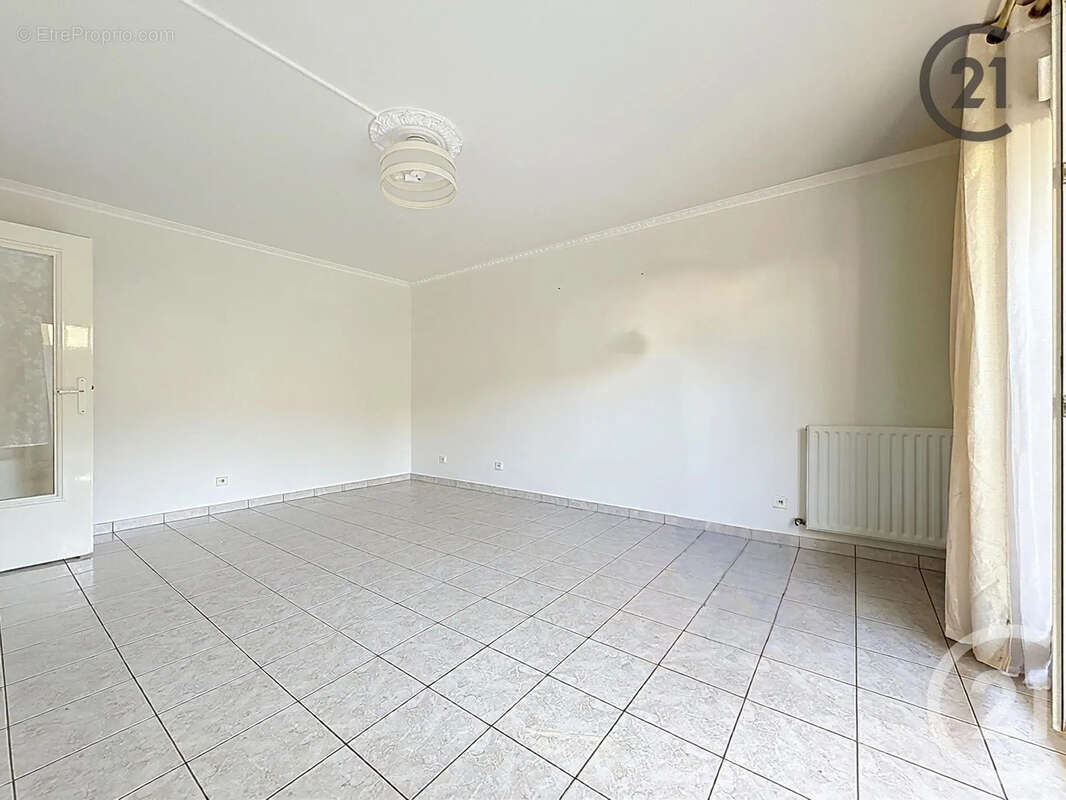 Appartement à COMBS-LA-VILLE