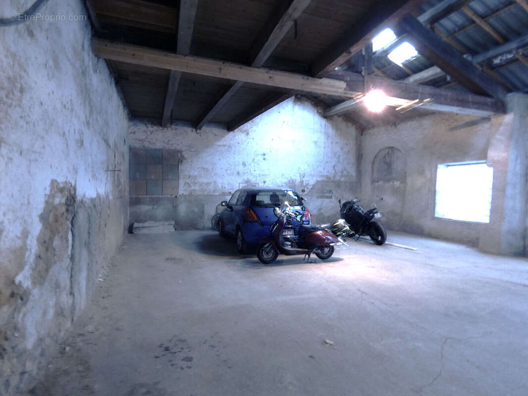 Secteur victor hugo: type 3 grenier et parking - photo 10