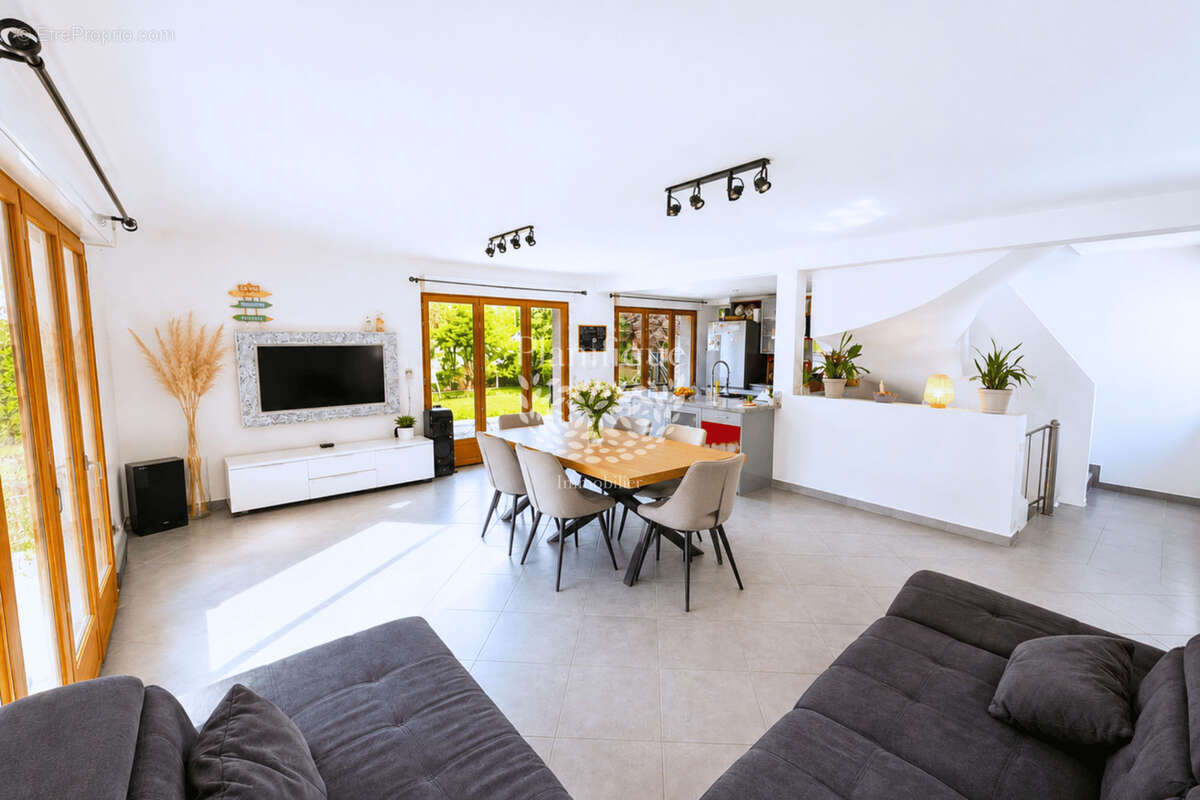 Appartement à REIGNIER