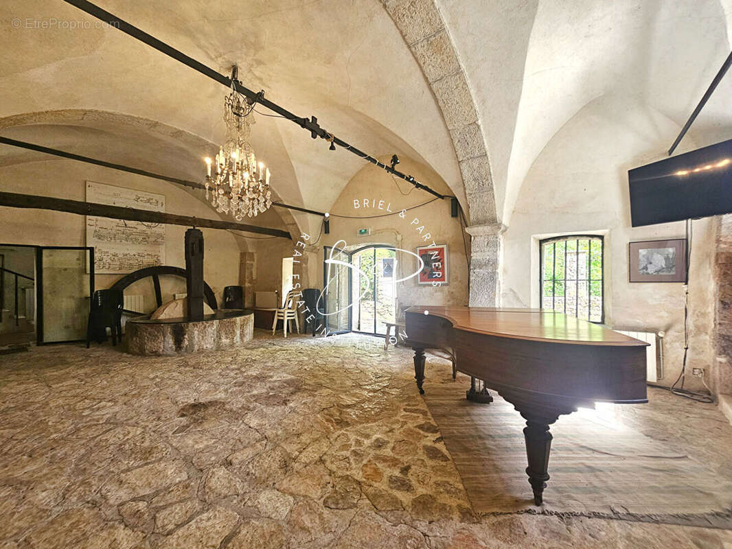 Maison à ENTRECASTEAUX