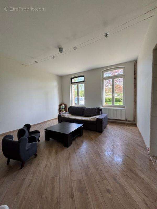 NOUVEAUTÉ – Maison de caractère rénovée de 183 m² avec fort potentiel - photo 5