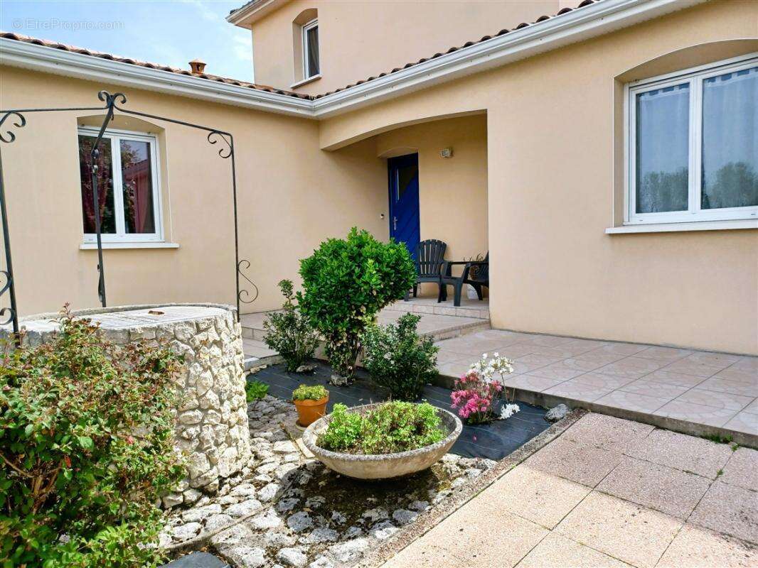 Maison à VAUX-SUR-MER