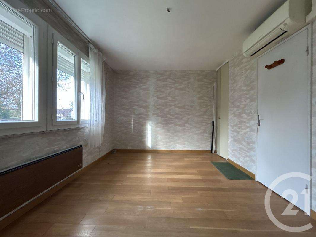 Maison à VERNEUIL-EN-HALATTE