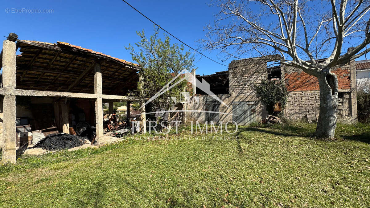 À vendre - Terrain de 725 m² avec grange à rénover - Velaux (13880) - photo 5