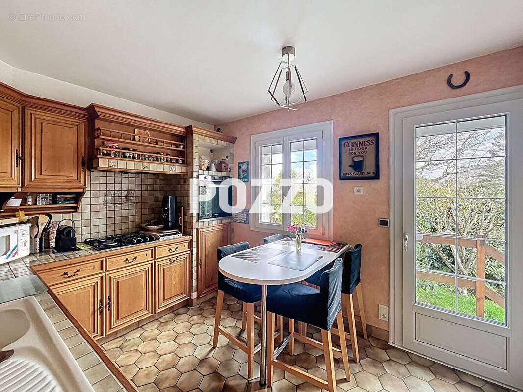 Maison à FEUGUEROLLES-BULLY