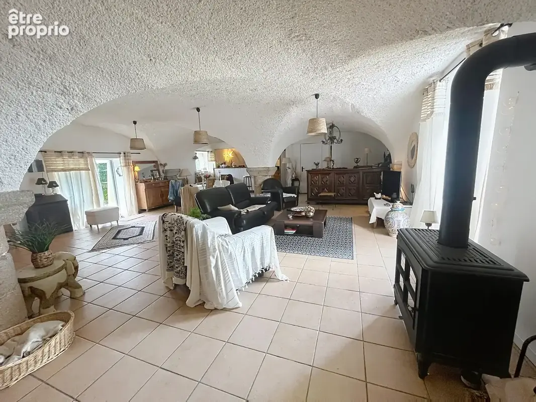 ISSOIRE, ensemble immobilier en pierres sur terrain de 1.444m2 - photo 2