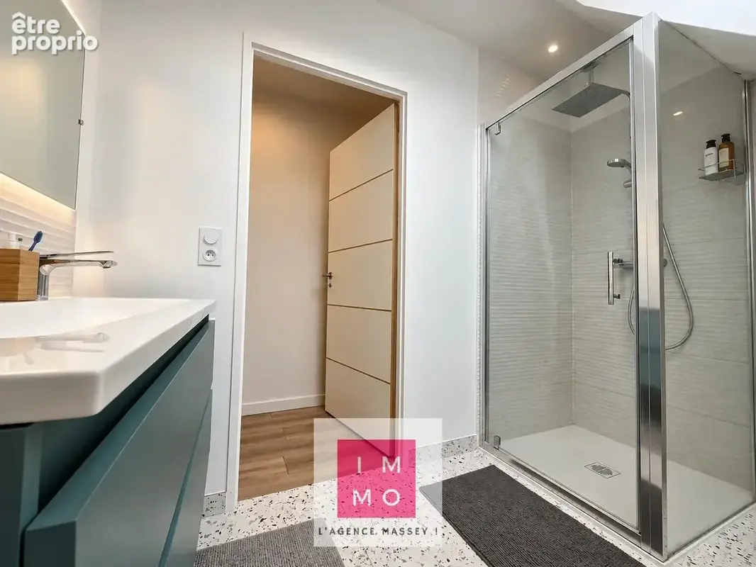 Caractère, charme & esprit contemporain — une demeure de 180 m² à la rénovation très récente, proche des commodités - photo 25