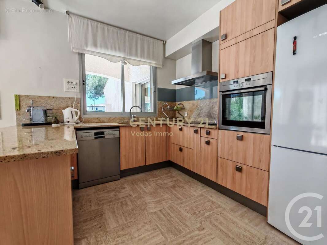 Maison 233 m² à Saint-Jean-De-Vedas  - photo 7
