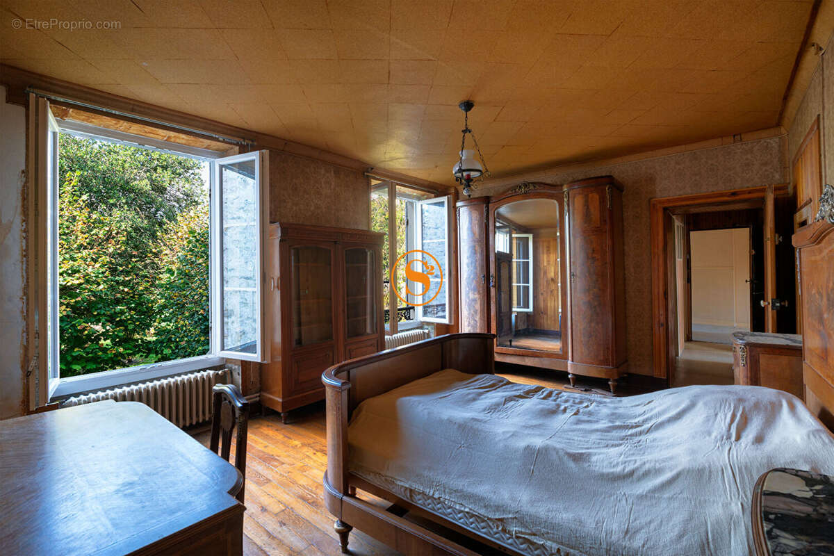 Maison à LA CHAPELLE-EN-SERVAL