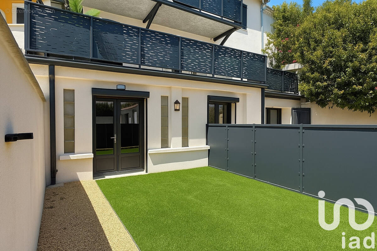 Photo 1 - Appartement à SAINTE-CECILE-LES-VIGNES