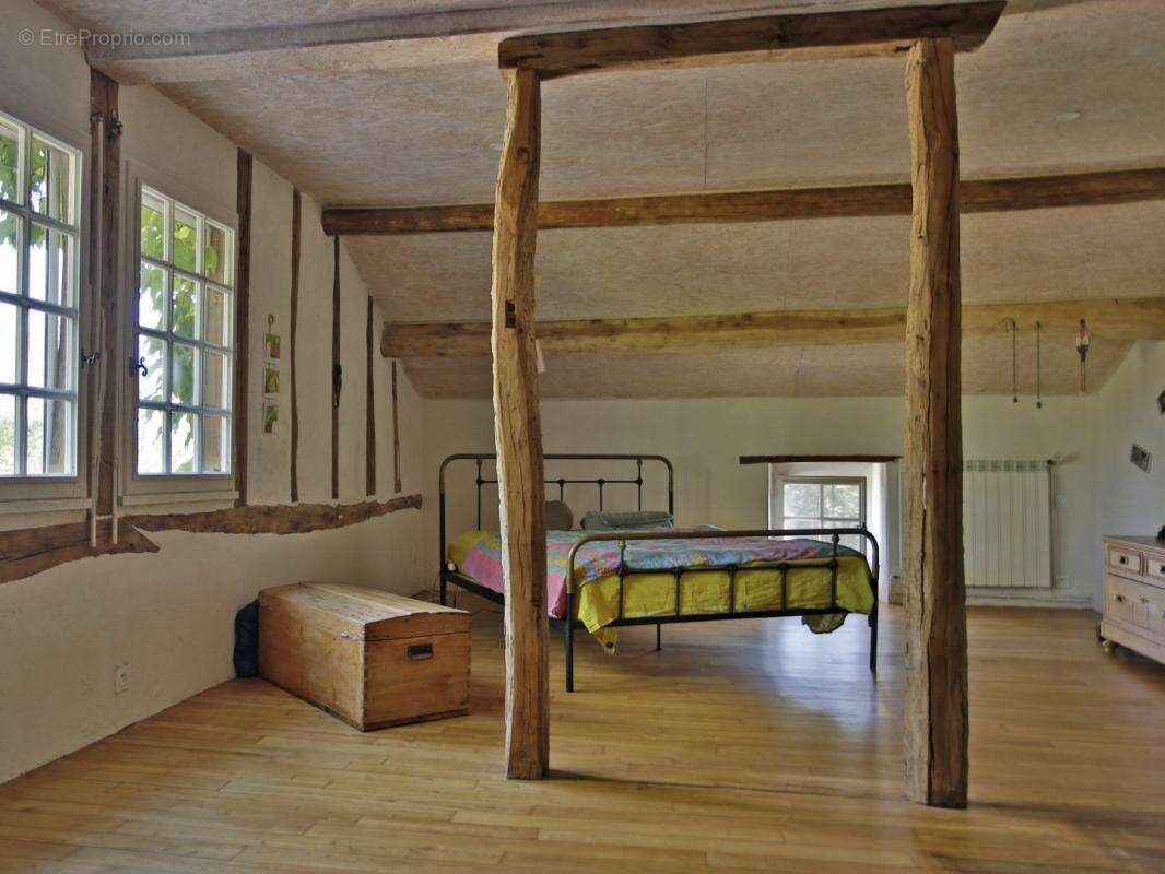 Maison à VIC-FEZENSAC