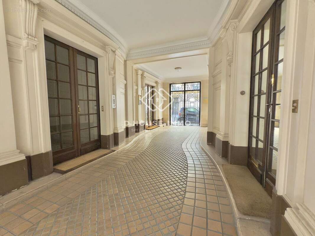 Appartement à PARIS-17E