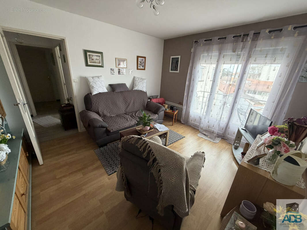 Appartement à LE COTEAU