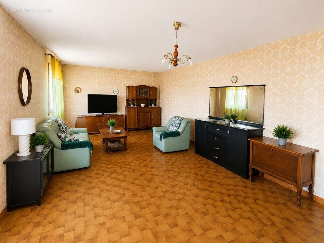 Maison 125 m² à Granges-Les-Beaumont  - photo 2