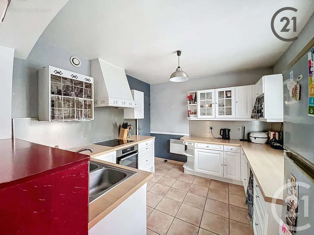 Maison à SAVIGNY-LE-TEMPLE