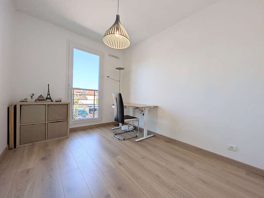 Appartement à SARTROUVILLE
