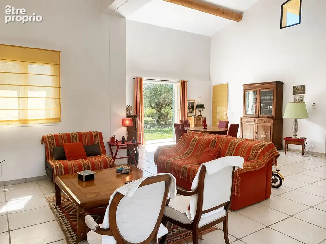 Maison  d'architecte avec piscine et dépendance. - photo 11
