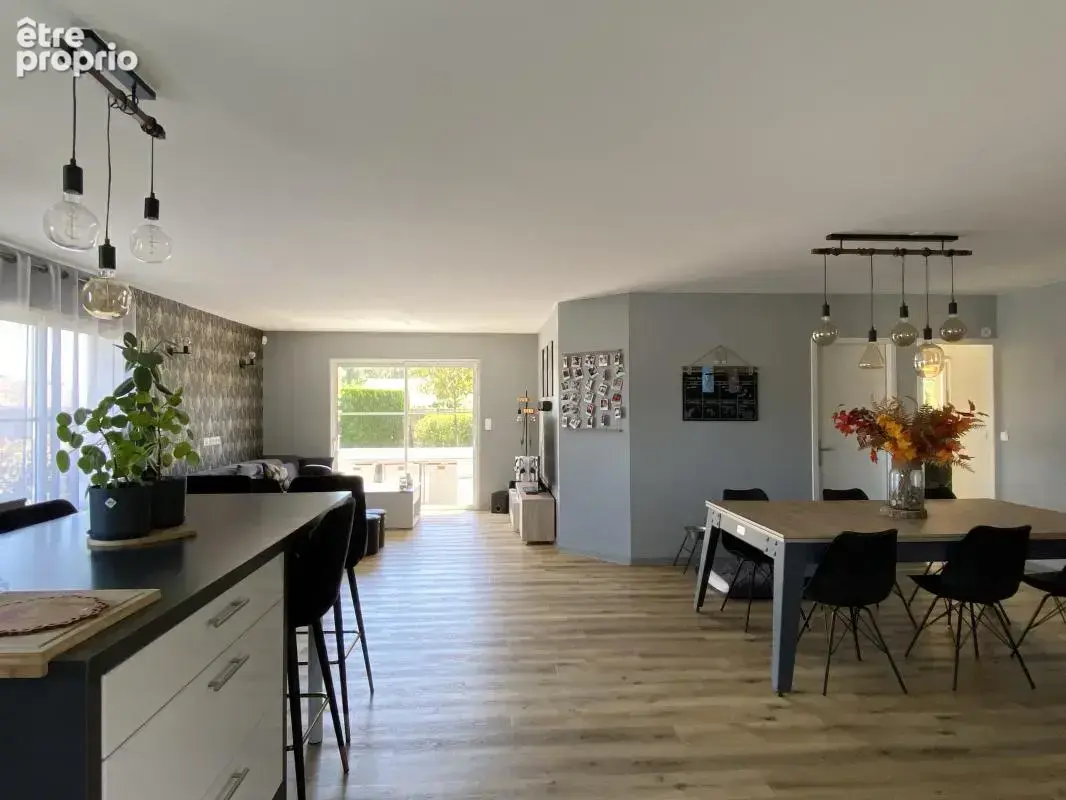 Maison 110 m² à Saint-Yzan-De-Soudiac  - photo 3