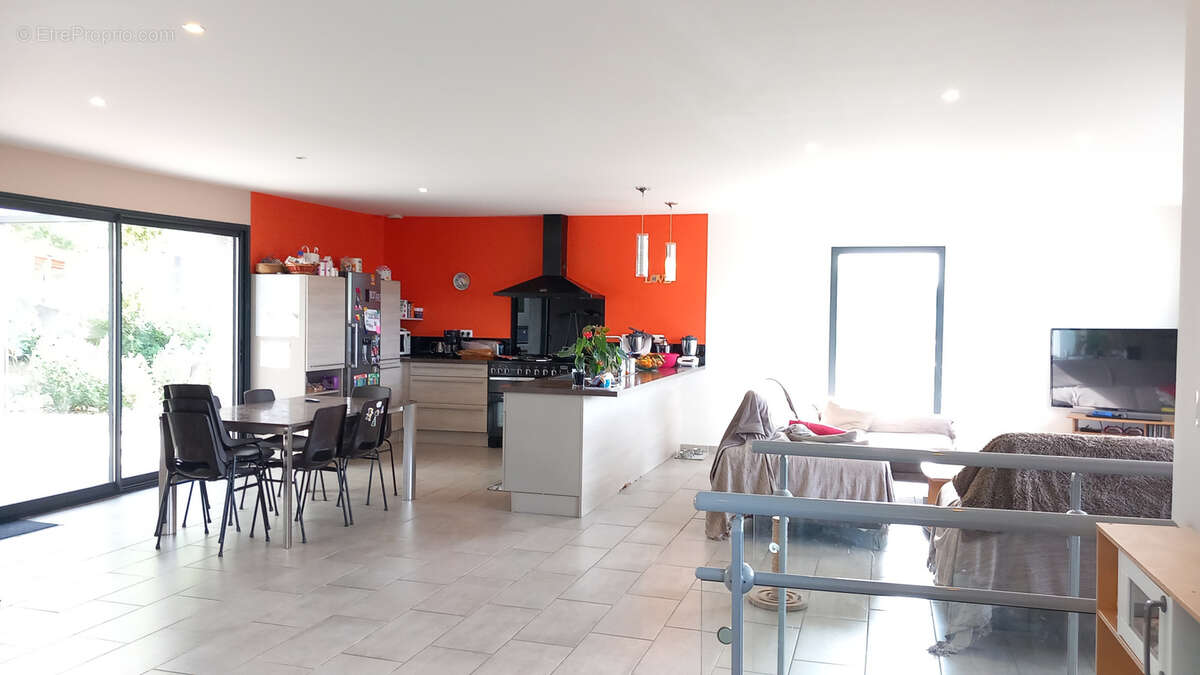 Maison à MONTELIMAR