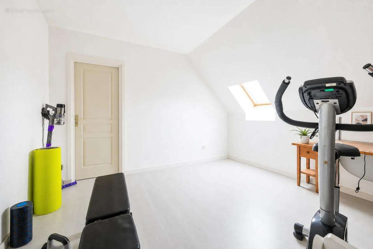 Maison familiale moderne de 200 m² avec jardin spacieux - photo 11