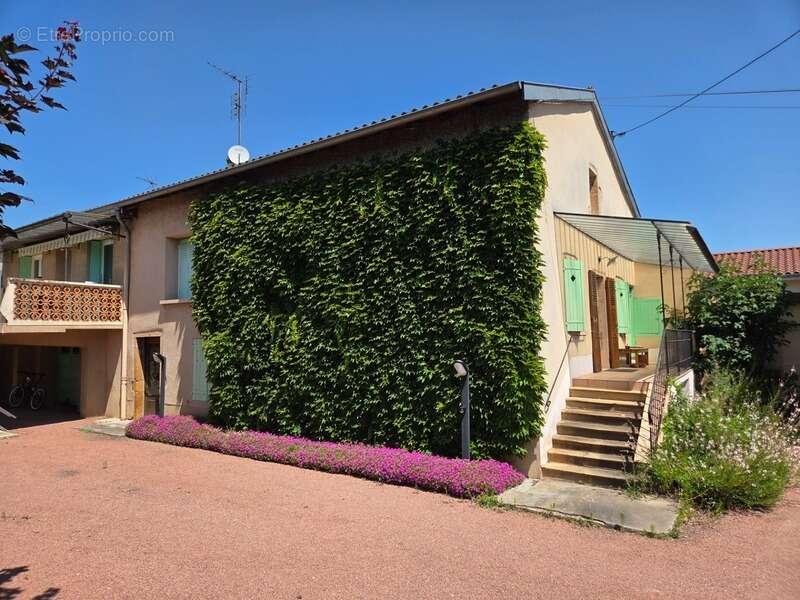 Charme de l'ancien : Maison familiale avec jardin, offrant 240m2 de surface totale au sol - photo 14
