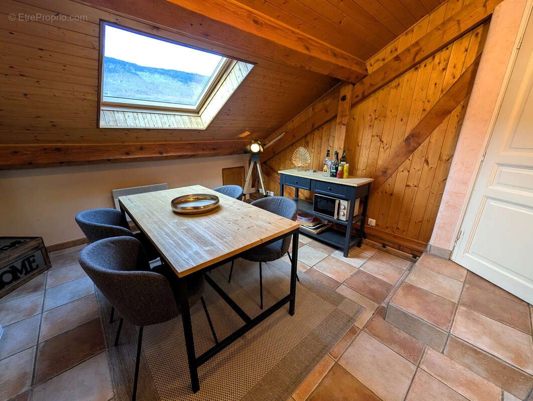 Appartement à PERON