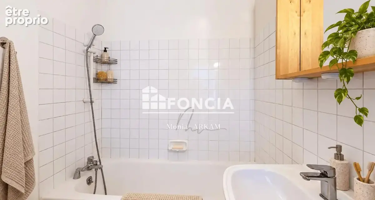 Place carnot – appartement avec terrasse – vue totalement degagee – ascenseur – cave – métro ligne 11 à 3 minutes – exclusivité - photo 4