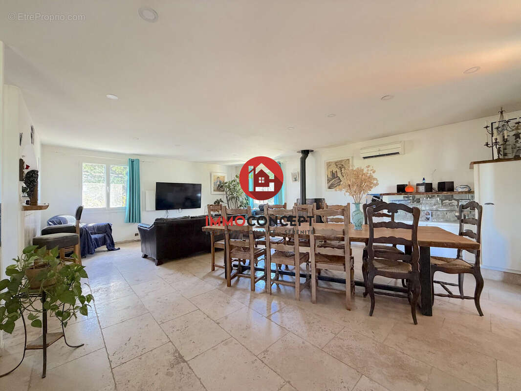 Maison 164 m² à Saint-Victor-La-Coste  - photo 3