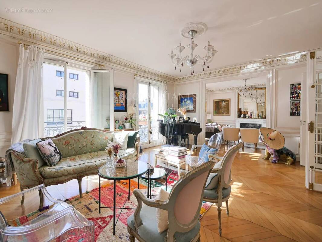 Appartement à PARIS-16E