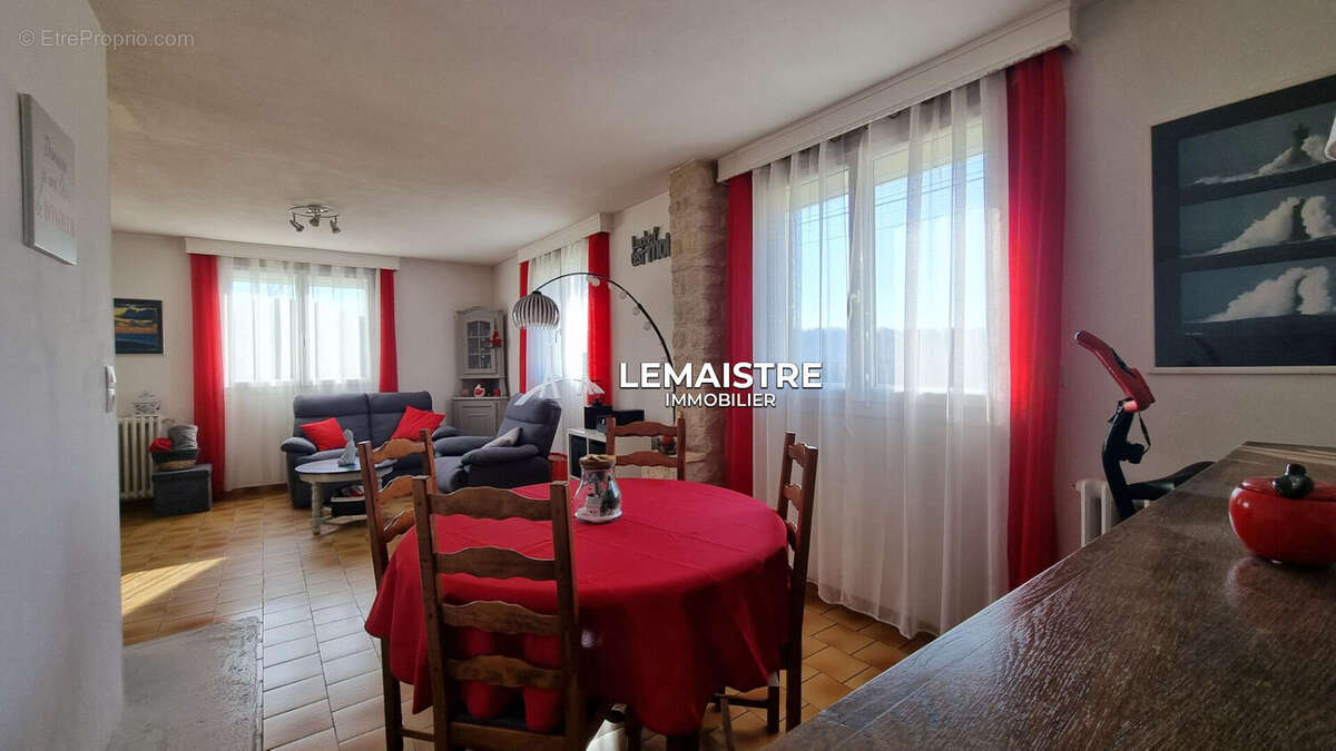 Maison à vendre - Sahurs - 97 m² - 4 chambres - Jardin / Sous-sol complet /  Grande Dépendance - photo 5