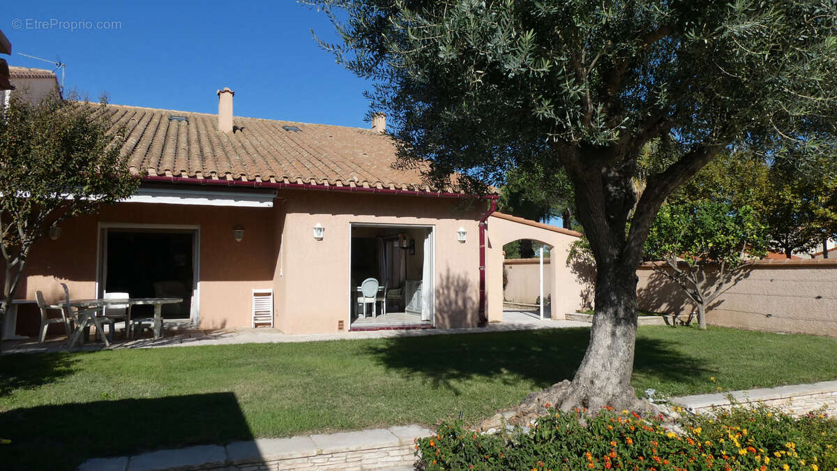 Villa de qualité aux volumes exceptionnels à seulement 4 min à pied du port - photo 3