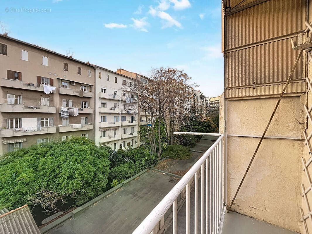 Appartement à MARSEILLE-4E