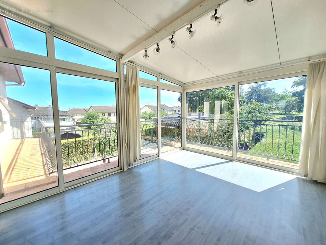 A vendre maison 141 m2 à fort potentiel et idéalement placée à Domérat équipé d'un ascenseur. - photo 8