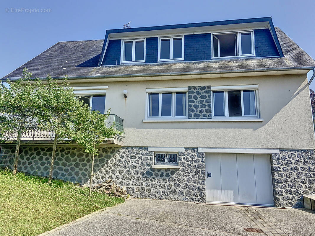 Maison à DONVILLE-LES-BAINS