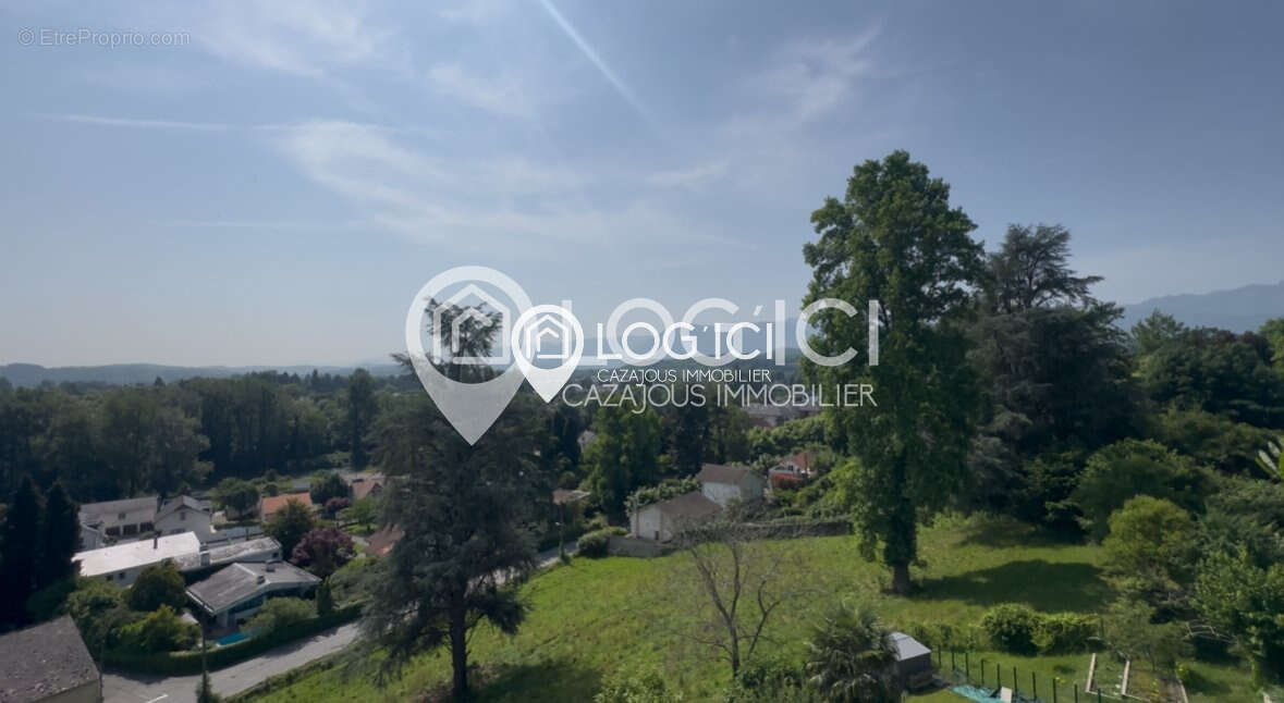 Appartement à NAY