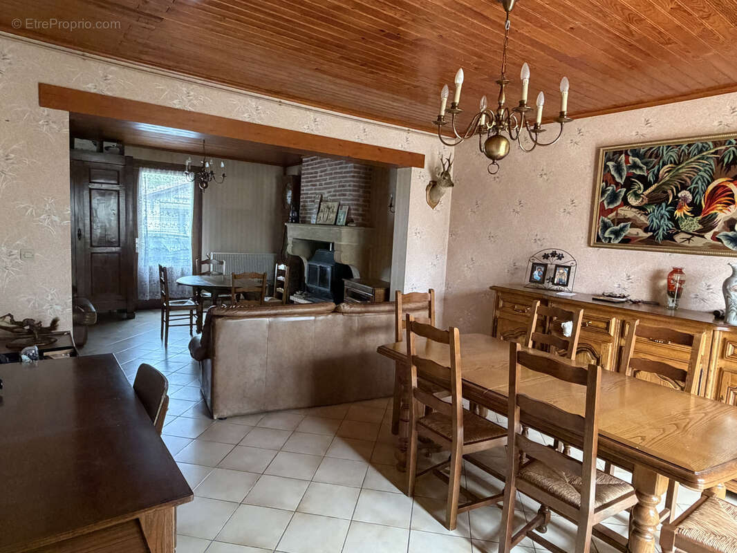 Maison familiale de 145 m2   4 chambres, véranda et double garage, proche de toutes les commodité - photo 2