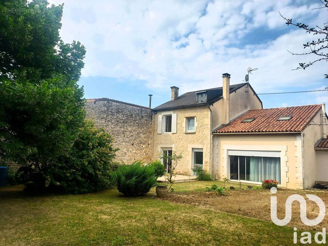 Photo 1 - Maison à AUNAC