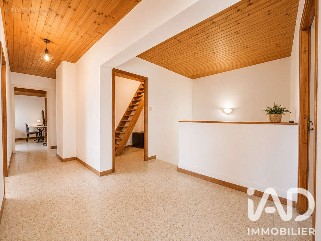 Maison 167 m² à Sainte-Marie  - photo 9