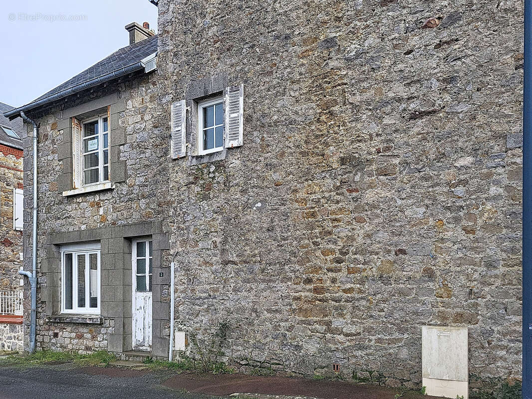 Maison à MONTMARTIN-SUR-MER