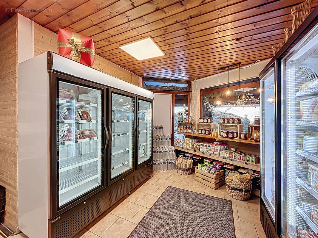 Commerce à ENCHASTRAYES