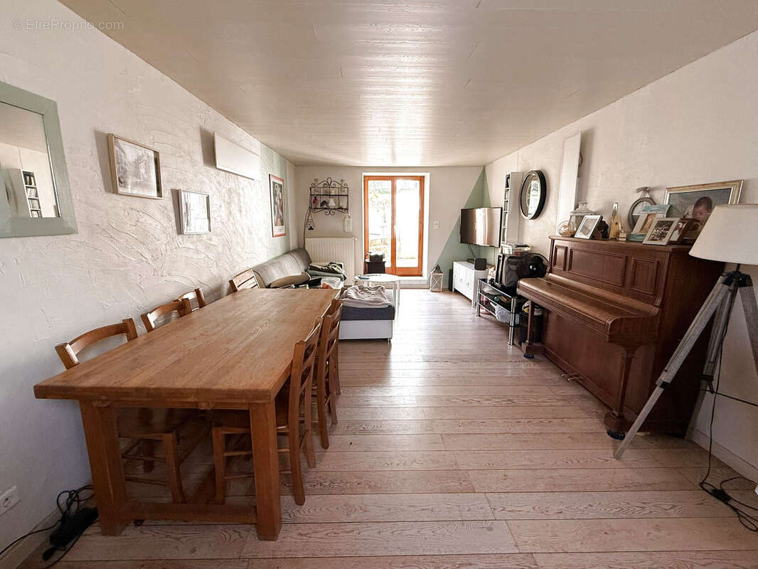 Maison à HYEVRE-MAGNY