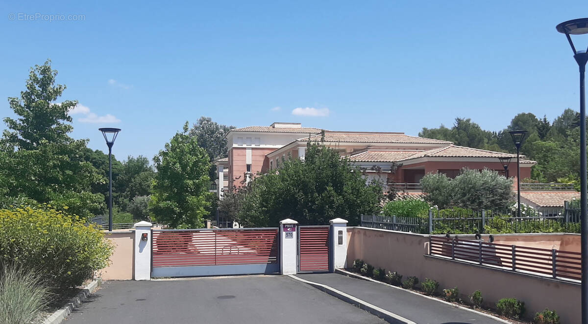 Appartement à SAINT-CLEMENT-DE-RIVIERE