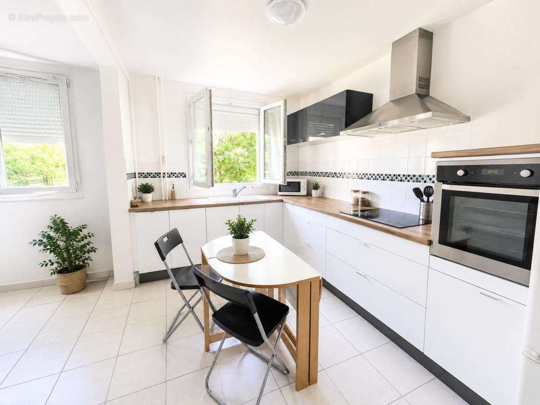 Appartement à MEYZIEU
