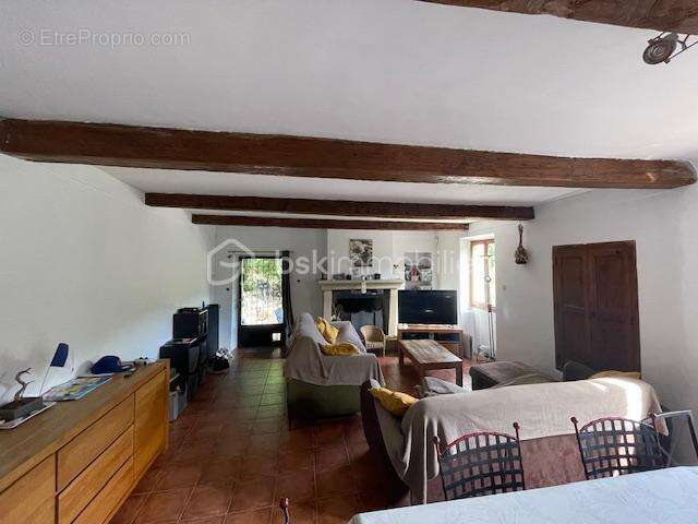 Montlaux-ferme de 145m² environ, 4 chambres, hangar de 80m², plus de 15 hectares de terrain - photo 8