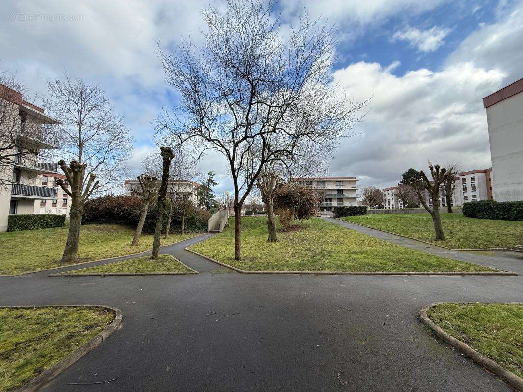 Appartement à VAUJOURS