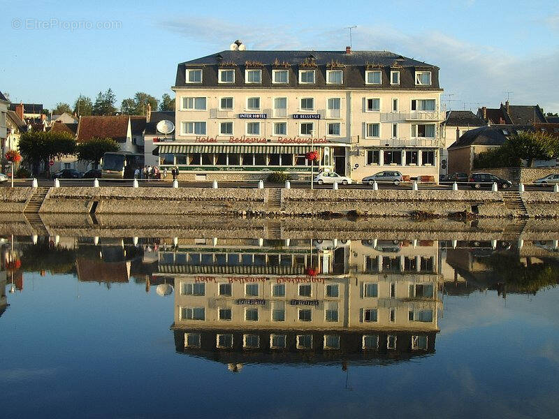 Commerce à MONTRICHARD