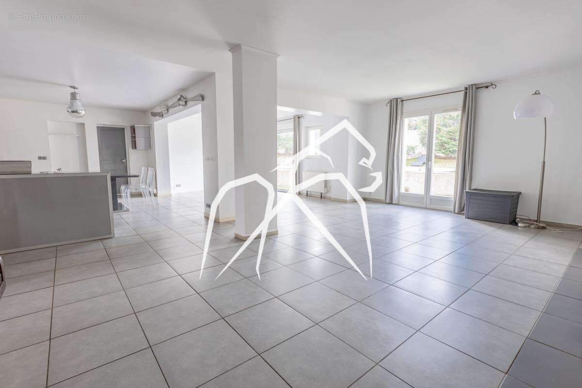 Maison à COURNONSEC