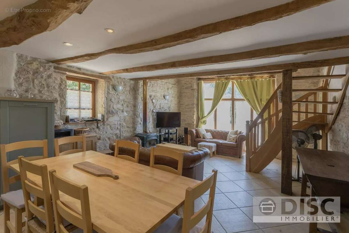 Charmante maison en pierre avec piscine et jardin privé de 2 450 m² - photo 5